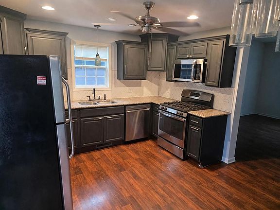 3rd image of 21404 Maple St