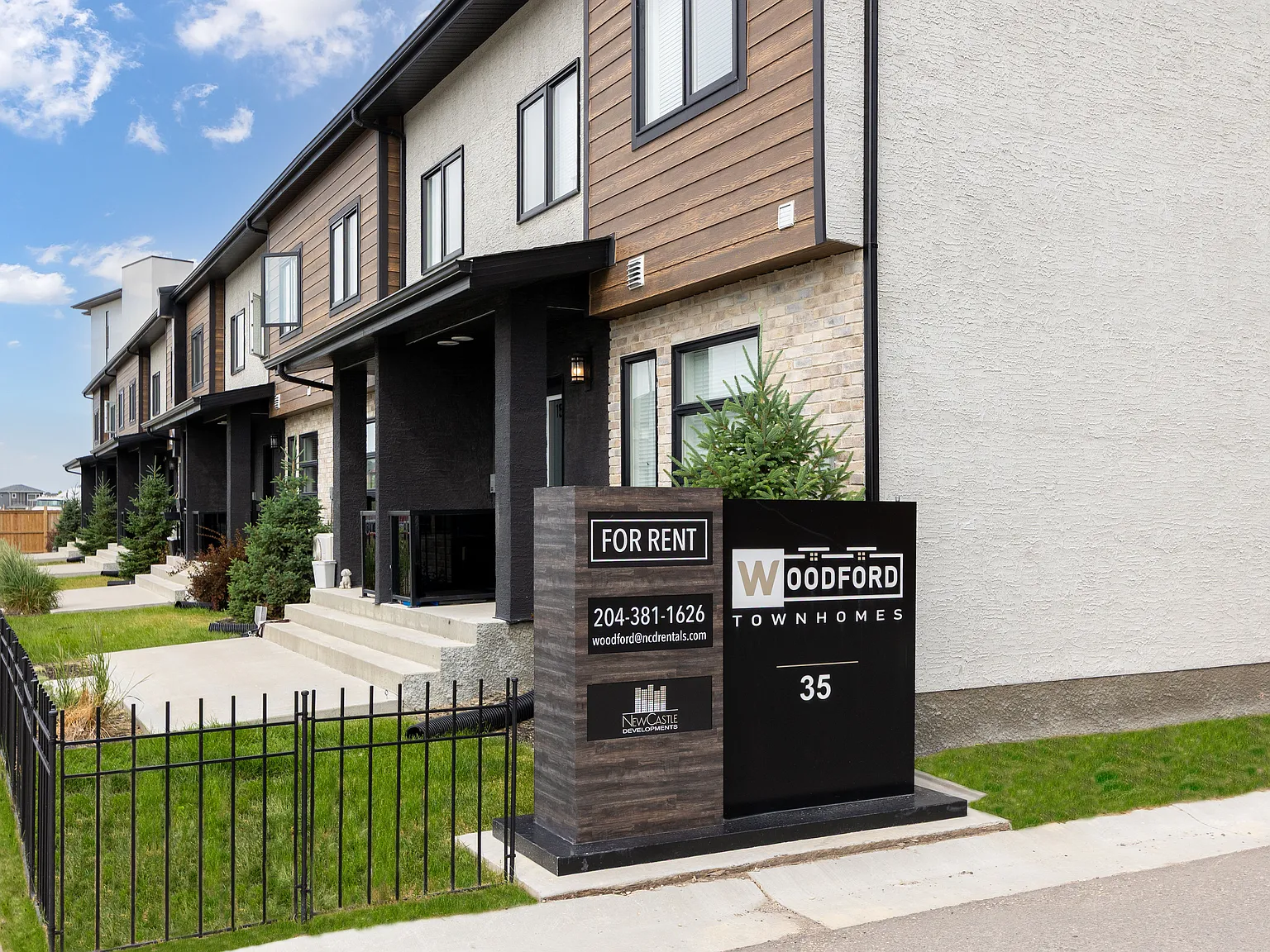 Woodford Townhomes — Photo 2