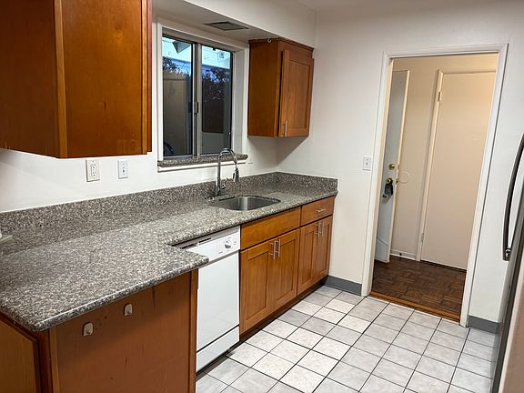 3rd image of 11920 SE Grant St