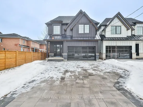 1012 Garrard Ave, Mississauga, ON L5E 1L4