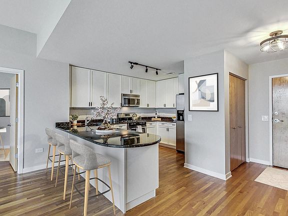 4th image of 1935 S Archer Ave APT 521