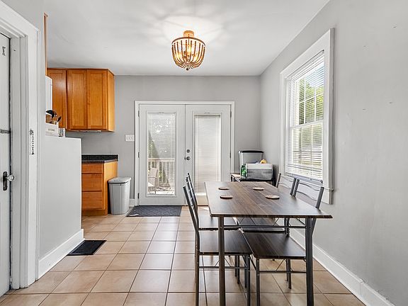 2nd image of 2608 Avondale Ave