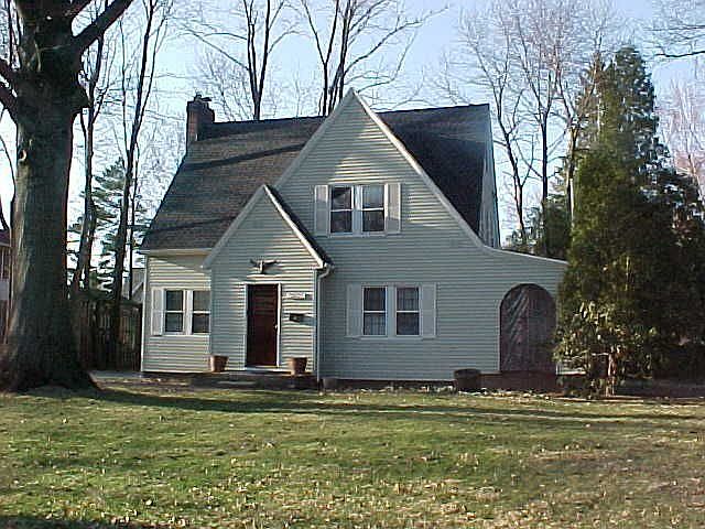 Front,Aluminum siding,newer roof 