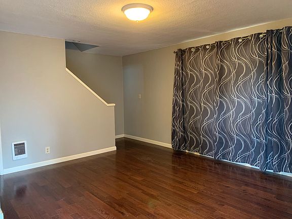 3rd image of 3919 E McLoughlin Blvd