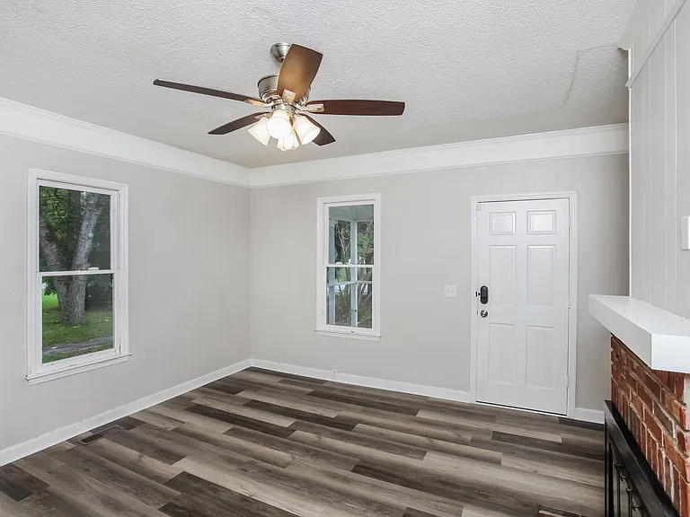 5012_020_living_room_13160412.jpg