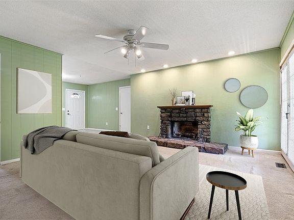 3rd image of 8474 Woodcrest Dr