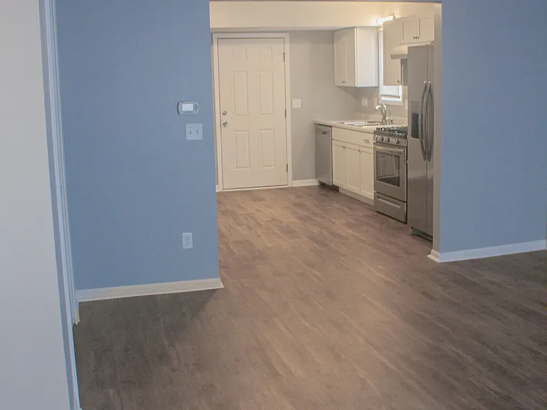 2536 Caroline St — Photo 8