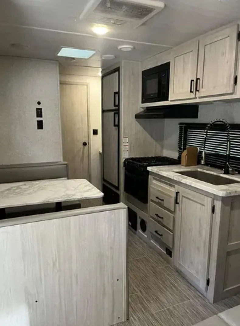1 bed, $1,000 — Photo 2