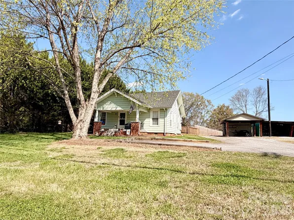 513 7th St SW, Taylorsville, NC 28681