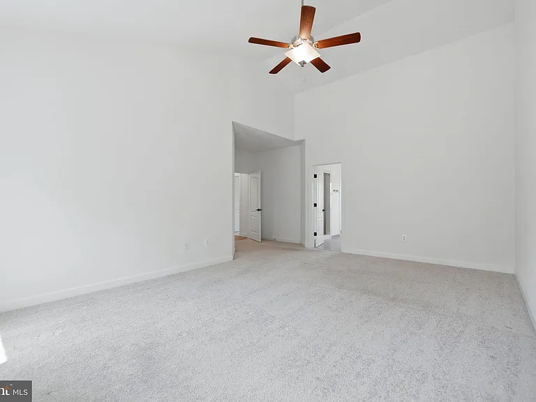 301 Kingdom Dr — Photo 63