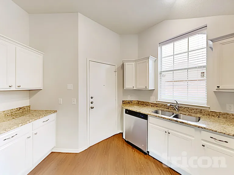 906 Pheasant Dr — Photo 6