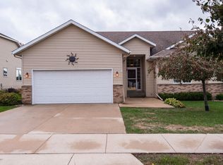 2815 Viola Heights Dr NE, Rochester, MN 55906