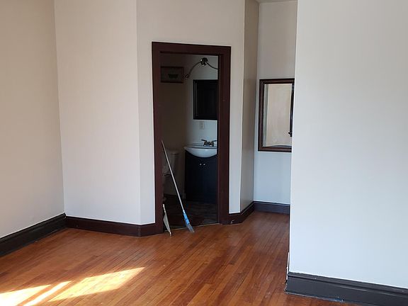3rd image of 998 Pine St