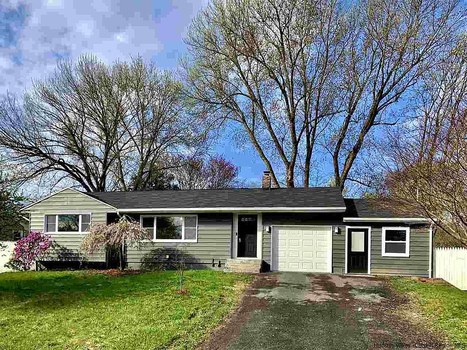 1st image of 13 Blue Hills Dr