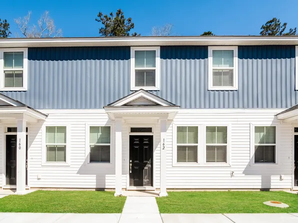 162 Morning Line Dr, Moncks Corner, SC 29461