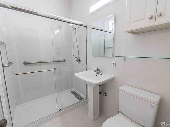 5th image of 1846 Larkin St APT 2