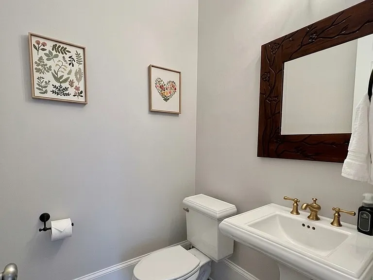 585 Cliftwood Ct — Photo 9
