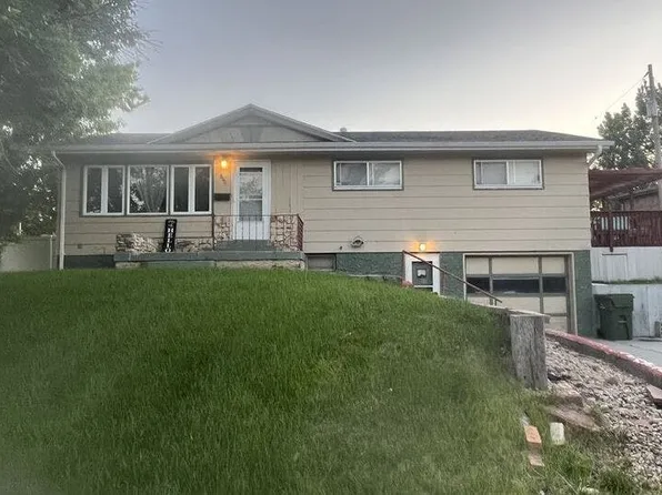 802 Westridge Pkwy, McCook, NE 69001