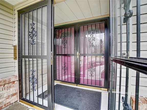 5th image of 4507 Silver Oak St
