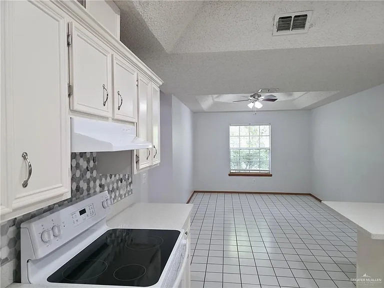 1216 W Heron Ave — Photo 7