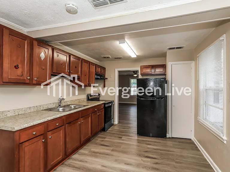 8258 Lexington Dr — Photo 5