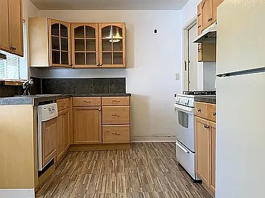 3rd image of 102 Elm St