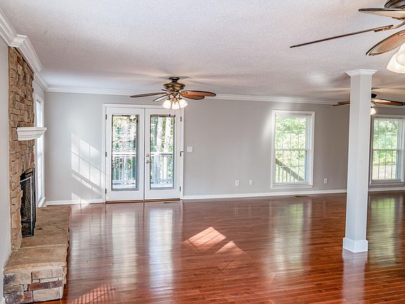2nd image of 1705 Spring View Ln