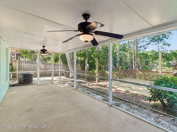 3rd image of 3410 Laurel Dale Dr