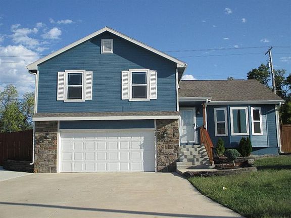 2nd image of 901 Dagen Ln