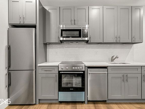 3rd image of 914 47th St APT Bd2