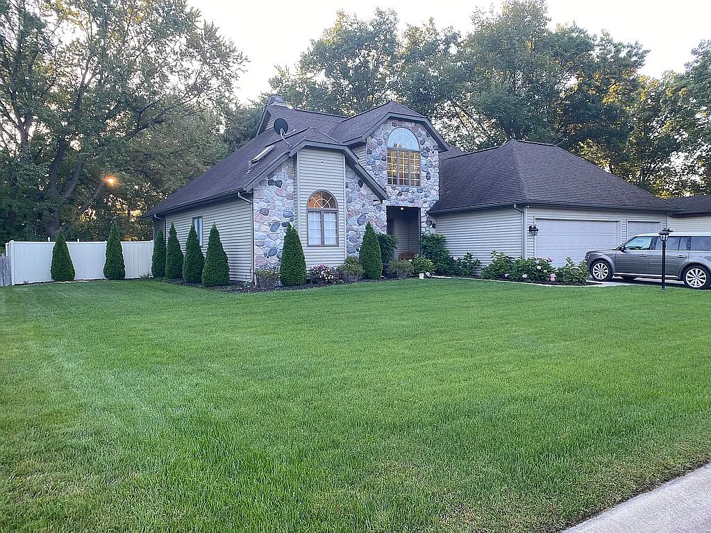 56070 Jefferson Knolls Dr photo 1