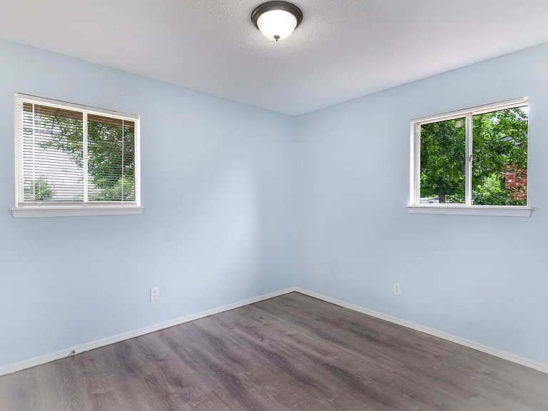 236 S Norman Ave — Photo 13