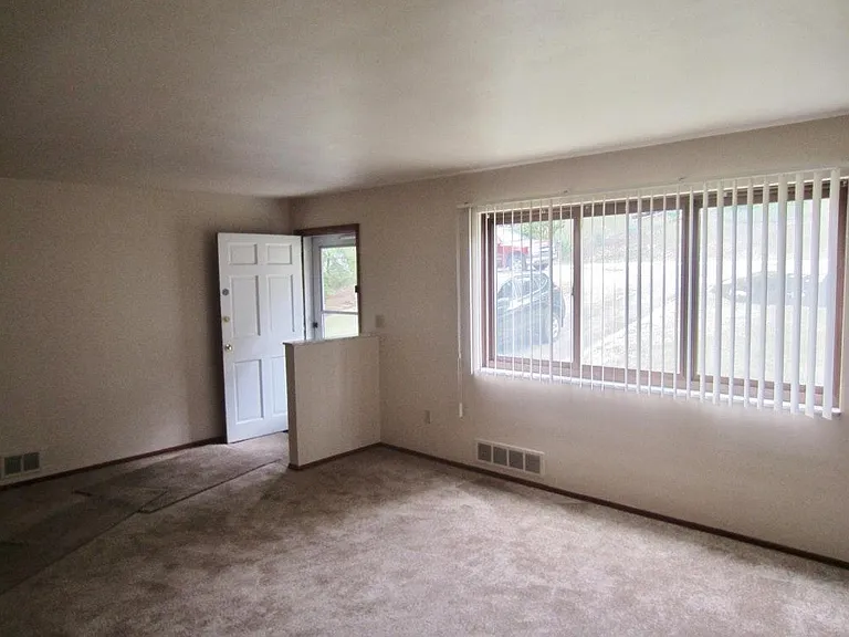 3403 N Hills Rd — Photo 3
