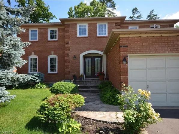 1609 Pilgrims Way, Oakville, ON L6M 2H2