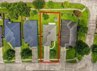 845 Indigo Springs Ln, La Marque, TX 77568
