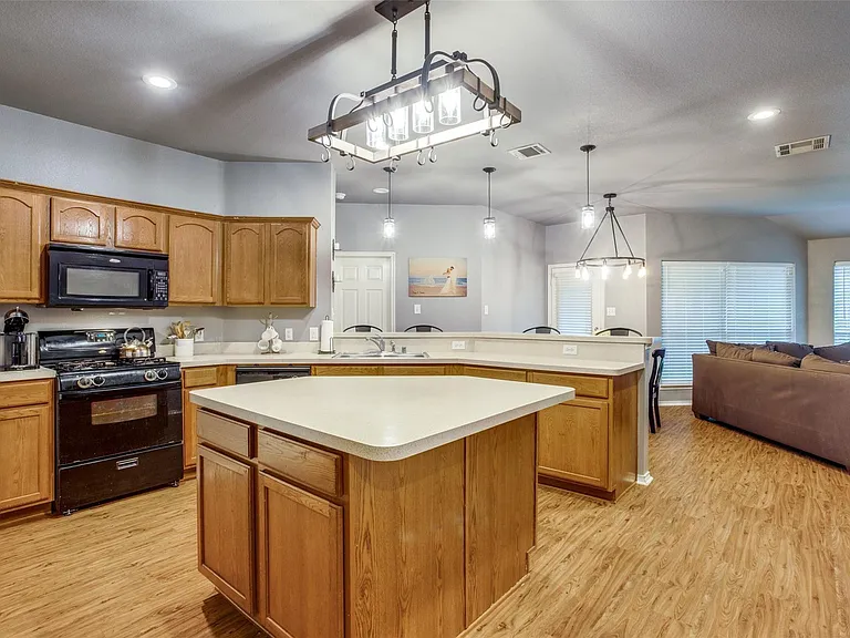 9800 Old Field Dr — Photo 5