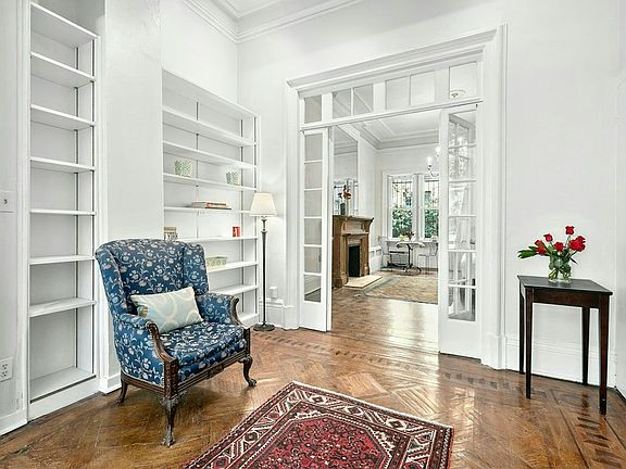 4th image of 123 W 78th St #P
