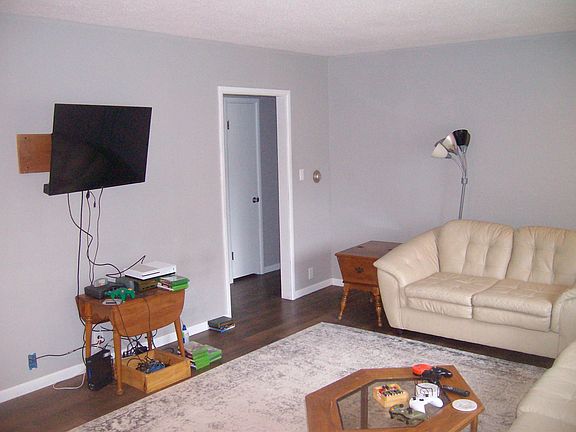 2nd image of 306 Superior St