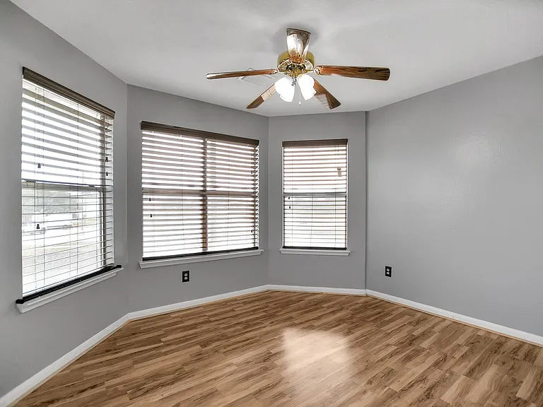 2939 Sailors Moon Dr — Photo 34