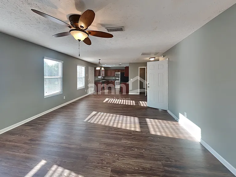 1010 Harmony Ln — Photo 5