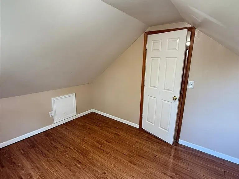 21 Amber St #UPPER — Photo 12