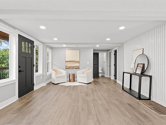 3rd image of 6645 N Edison Ave
