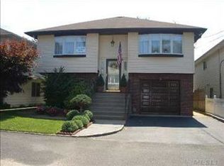 10 4th St, Bayville, NY 11709