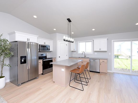 3rd image of 1257 Marlys Dr W