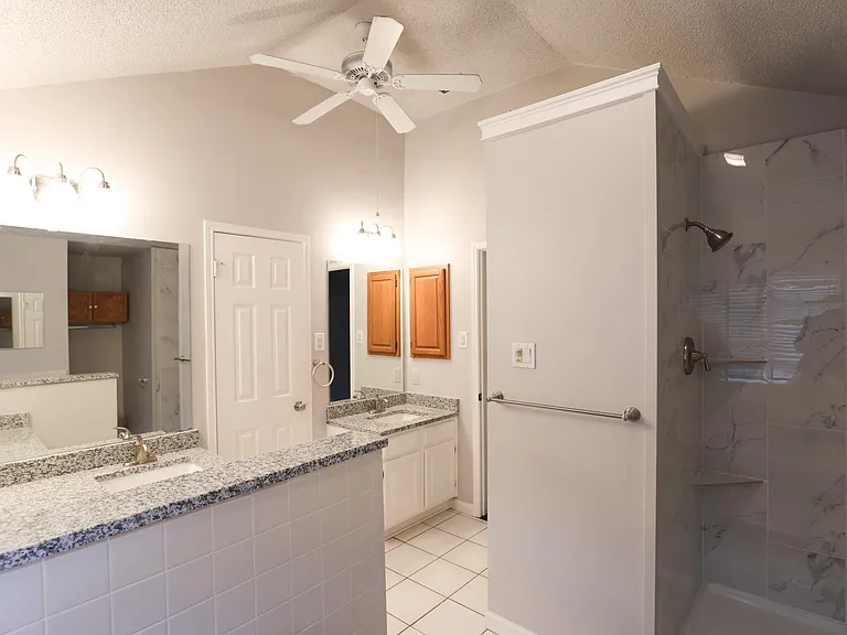 1816 Chatham Dr — Photo 15
