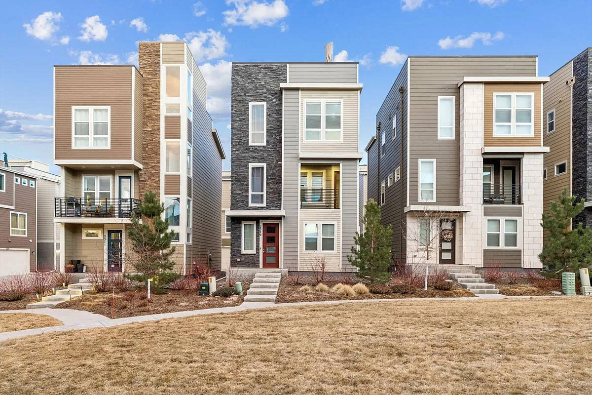 3 bed, 2071 sqft, $3,200 — Photo 1