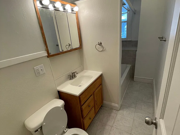 1-1405 Madison St NE #1 — Photo 7
