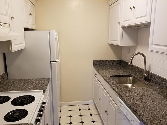 4th image of 432 S Royal St