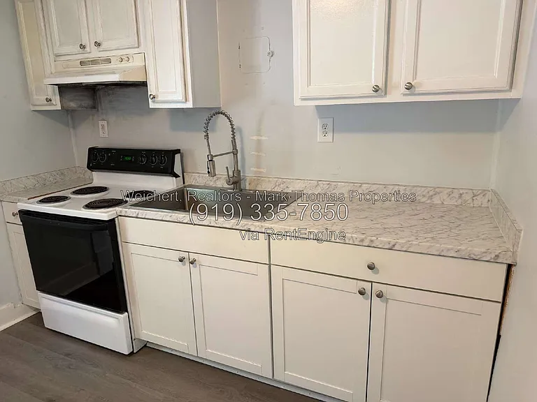 320 E Morehead St — Photo 10