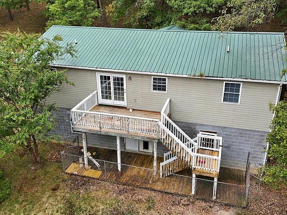 3rd image of 523 Pinepointe Dr